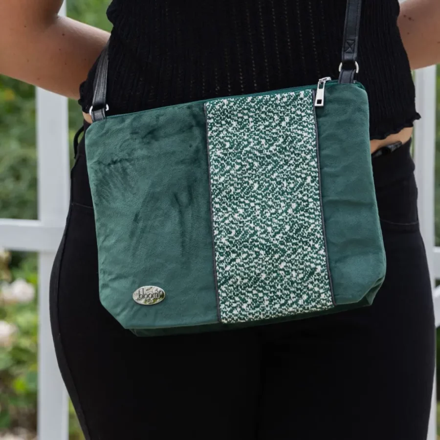 Moyenne pochette cuir vegan et velours vert à bande Côme – Image 2