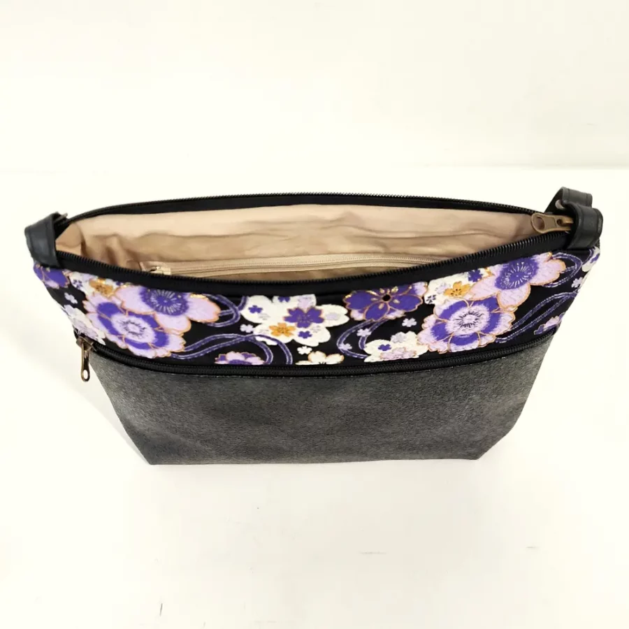 Moyenne pochette bandoulière vegan à bande Sakura violet – Image 3