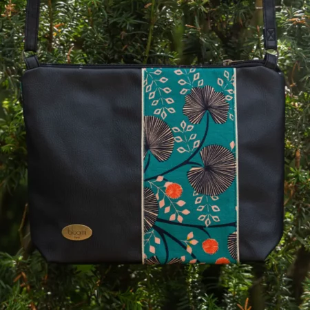 moyenne-pochette-vegan-a-bandouliere-reglable-noir-avec-empiecement-textile-vegetal-vert