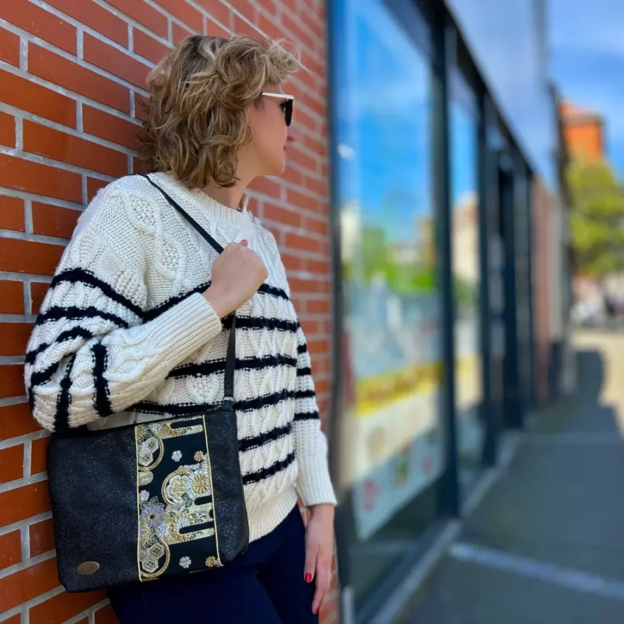 Moyenne pochette bandoulière à bande Chrysanthème – Image 4