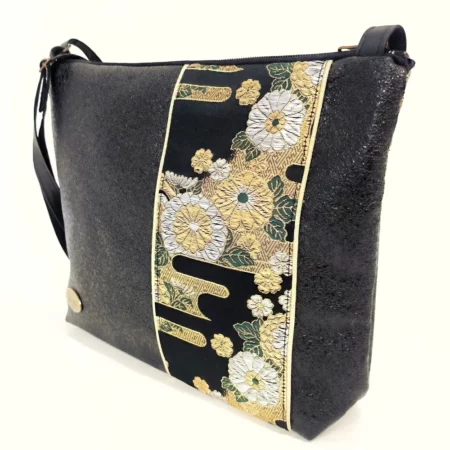 moyenne-pochette-bandouliere-noir-or-argent-kimono-precieux-cuir-vegan-bande-fleurs-or
