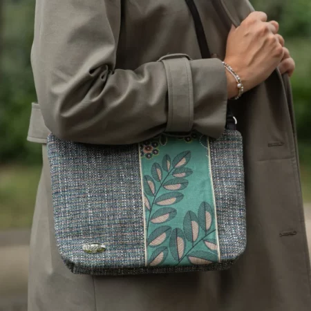 moyenne-pochette-bandouliere-tweed-vert-fleurs-vegan-motifs-feuilles-2