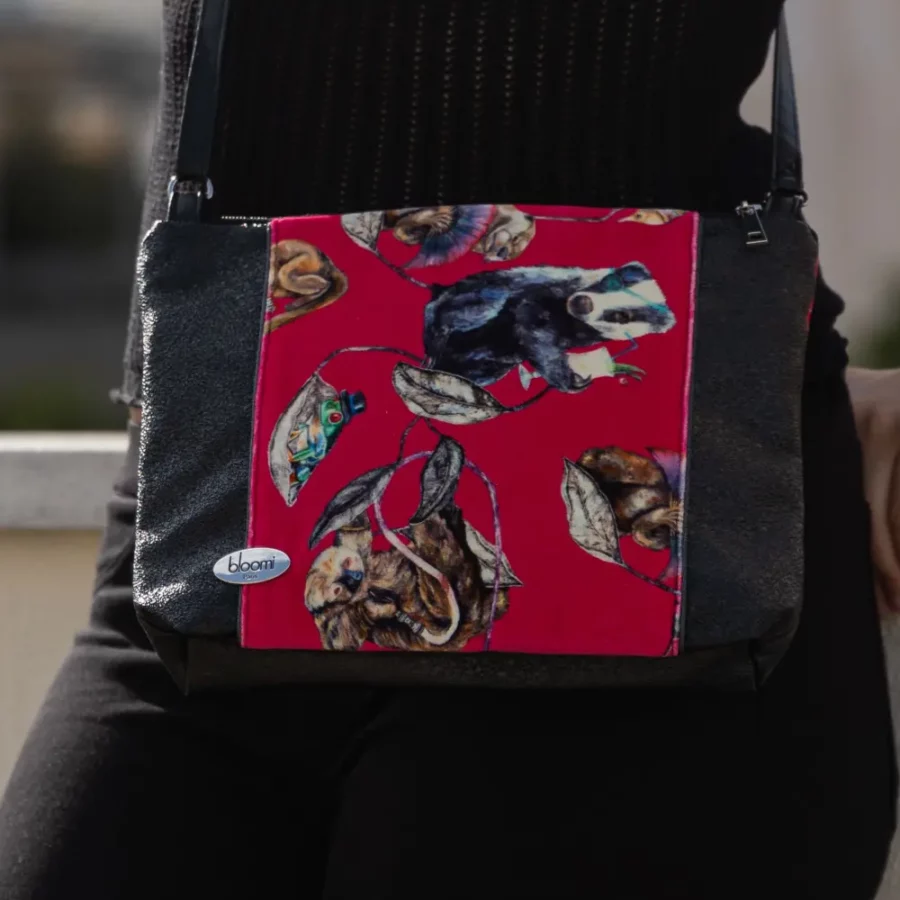 Moyenne pochette bandoulière en cuir vegan brillant Jungle rose