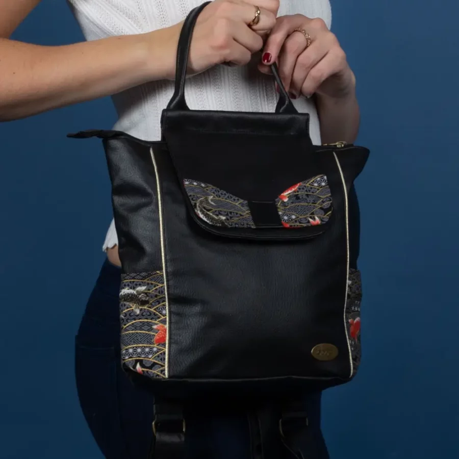 Grand sac à dos cuir vegan noir et carpes Koi japonais – Image 4