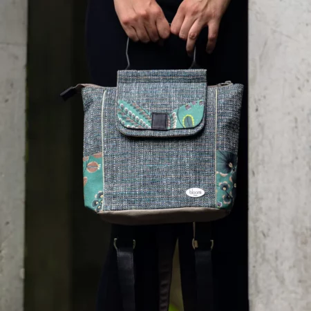 petit-sac-a-dos-vegan-en-tweed-vert-avec-noeud-papillon-motifs-vegetal-avec-poignee-main-2