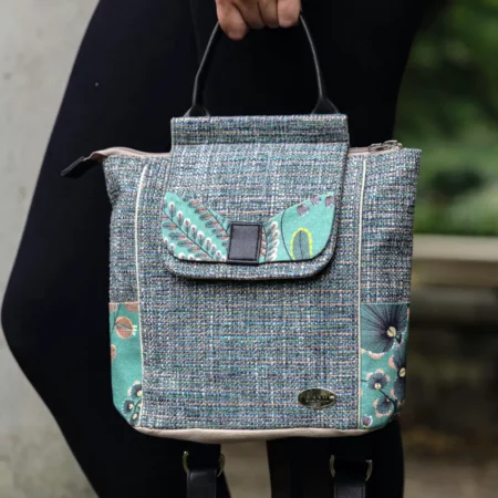 petit-sac-a-dos-vegan-en-tweed-vert-avec-noeud-papillon-motifs-vegetal-avec-poignee-main