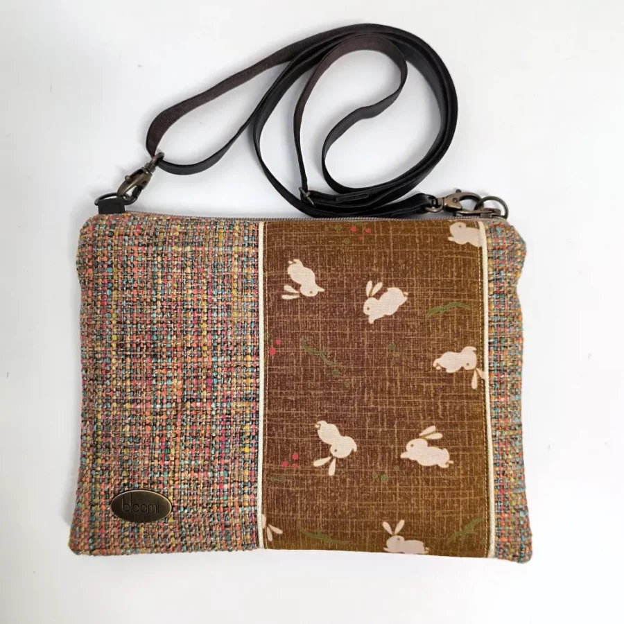 Pochette bandoulière vegan format ipad mini Lapins moutarde