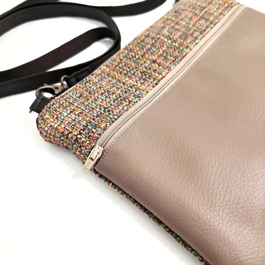 Pochette bandoulière vegan format ipad mini Lapins moutarde – Image 3
