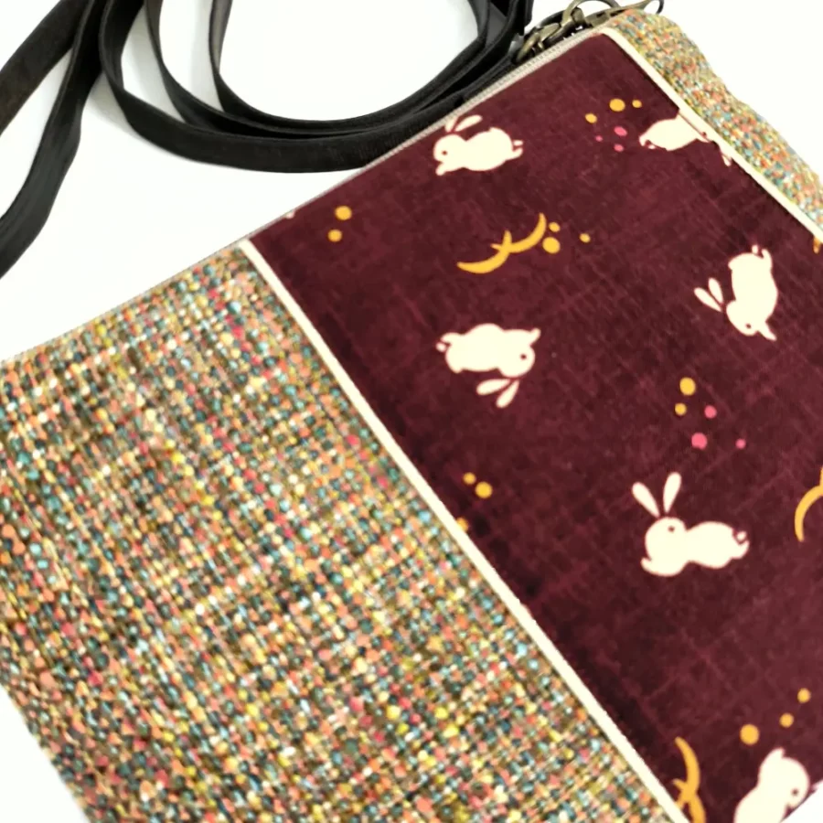 Pochette bandoulière format ipad mini Lapins rouge – Image 2