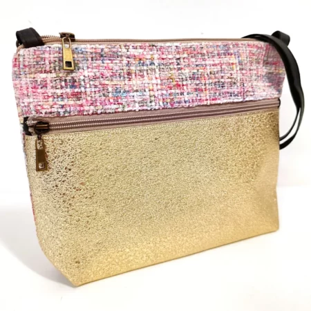 dos-du-sac-bandoulière-avec-poche-zippée-en-cuir-vegan-doré