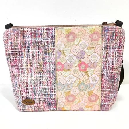devant-du-sac-tweed-rose-et-bande-de-kimono-précieux-japonais-fleurs-de-sakura-bloomi