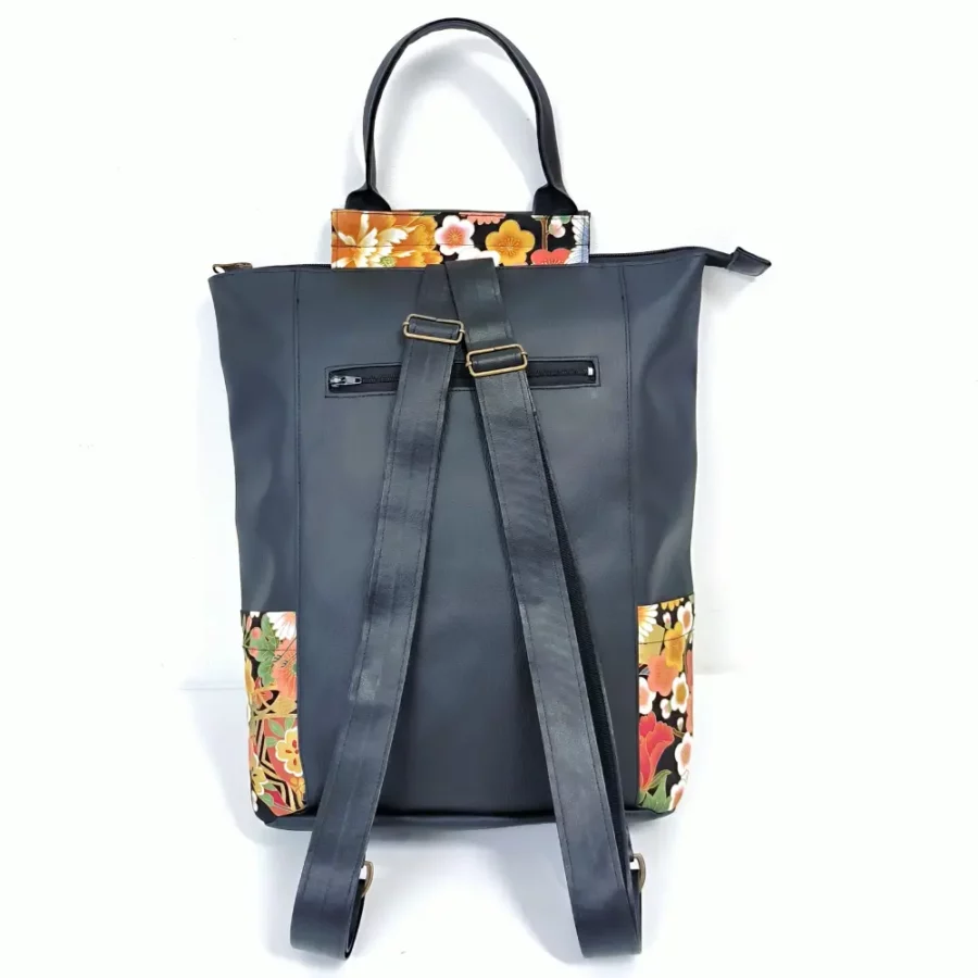 Grand sac à dos vegan Kushiro rose blush motif grue japonaise – Image 2