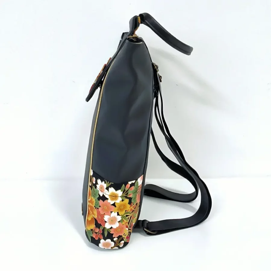 Grand sac à dos vegan Kushiro rose blush motif grue japonaise – Image 3