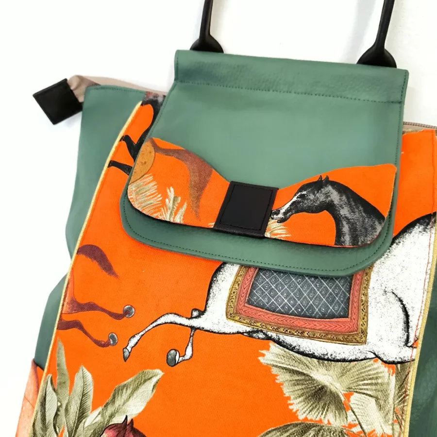 Grand sac à dos vegan Perses chevaux orange – Image 3