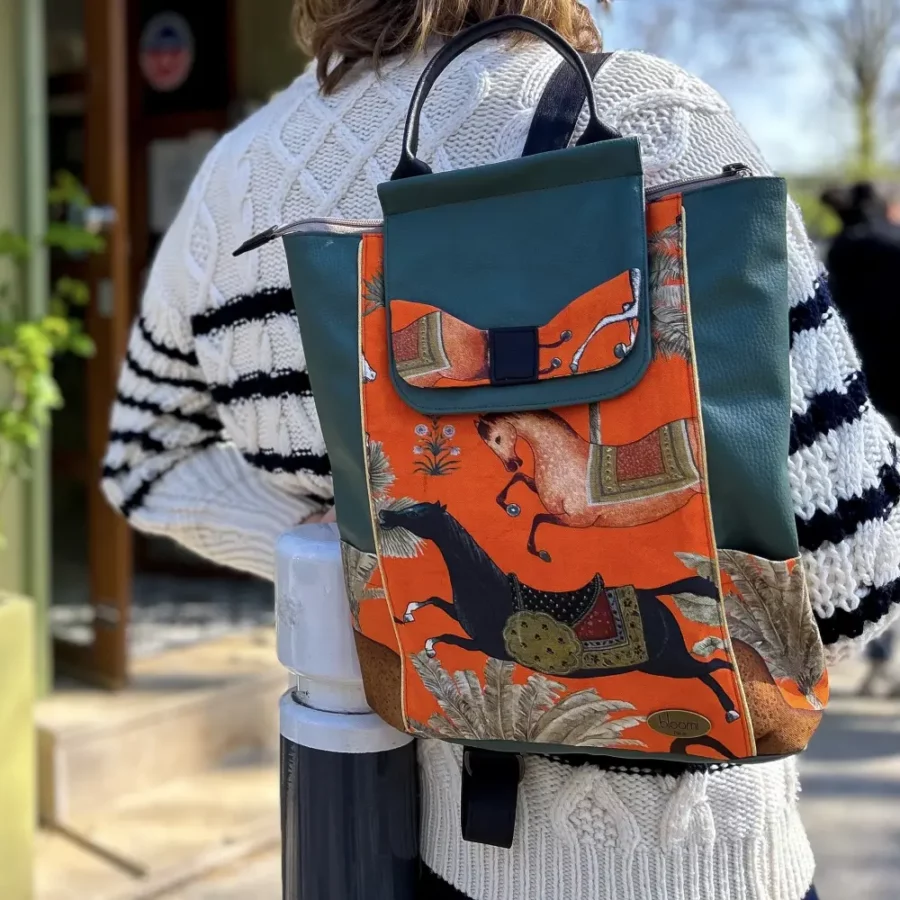 Grand sac à dos vegan Perses chevaux orange – Image 7