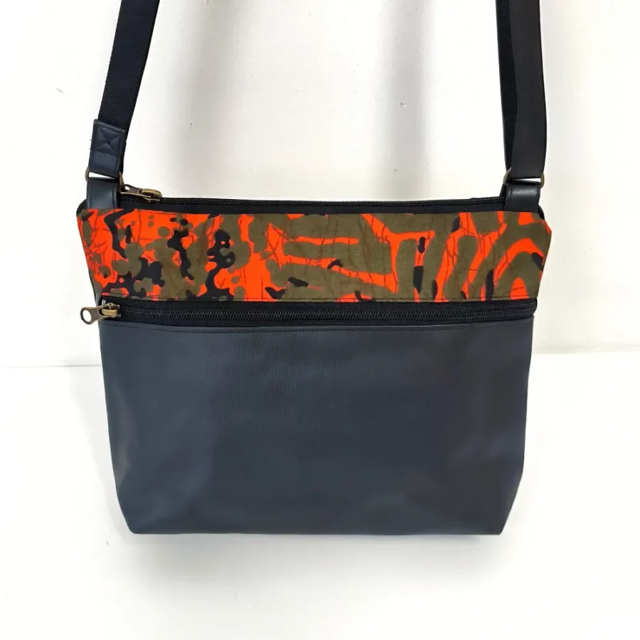 Moyenne pochette bandoulière vegan avec imprimé Splash orange – Image 2