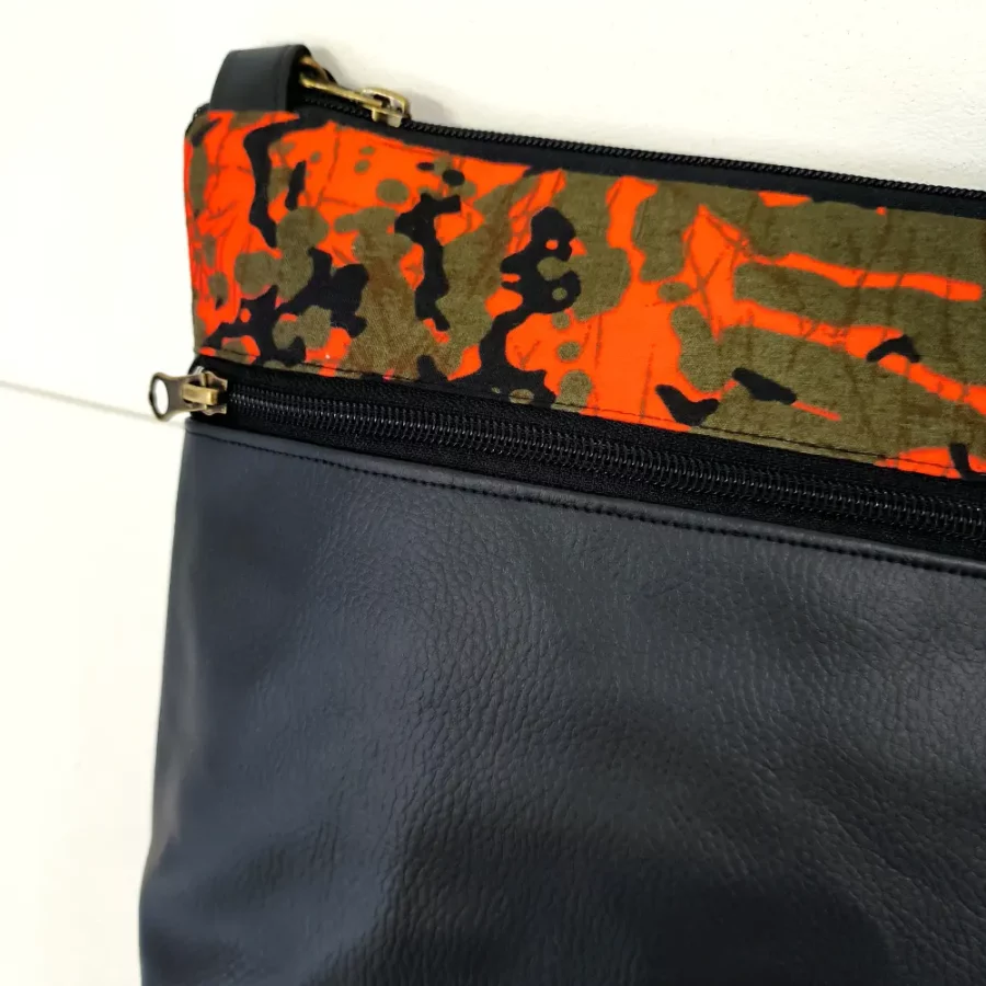 Moyenne pochette bandoulière vegan avec imprimé Splash orange – Image 3