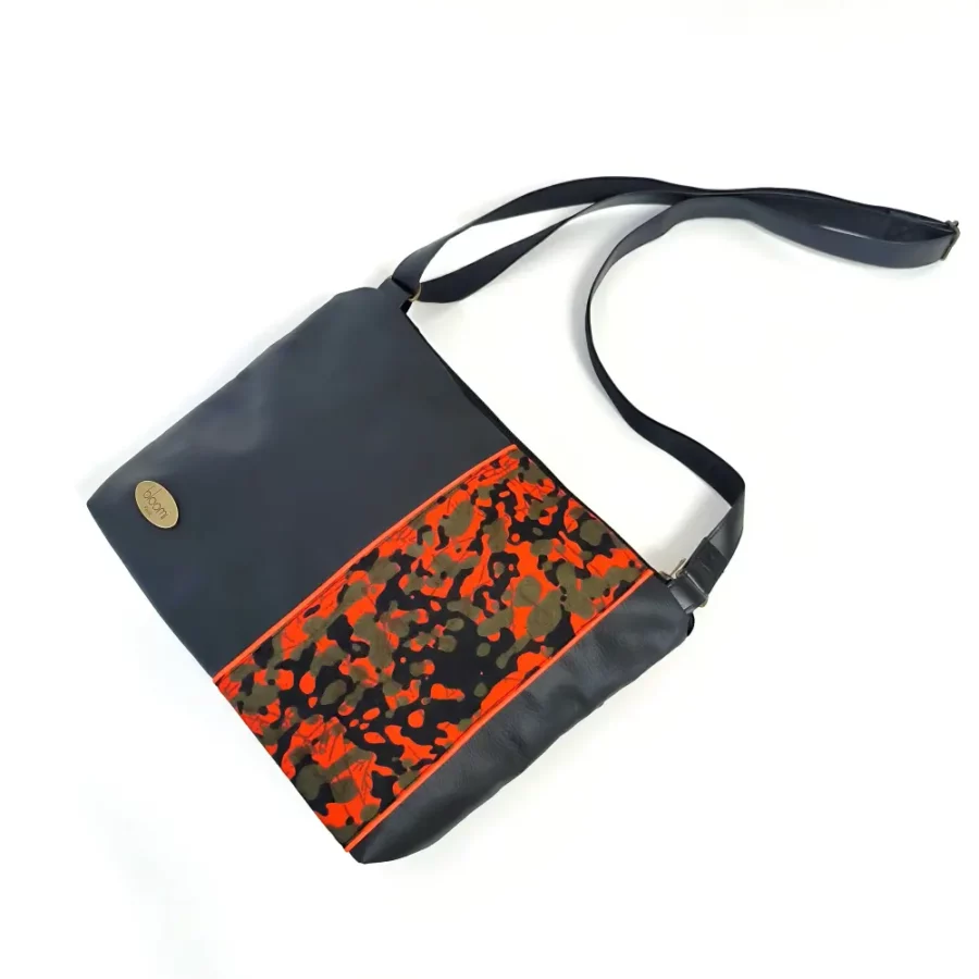 Moyenne pochette bandoulière vegan avec imprimé Splash orange – Image 4