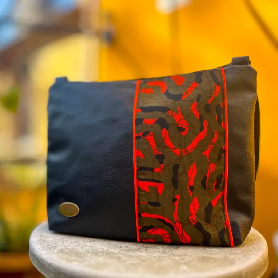 Moyenne pochette bandoulière vegan avec imprimé Splash orange – Image 8