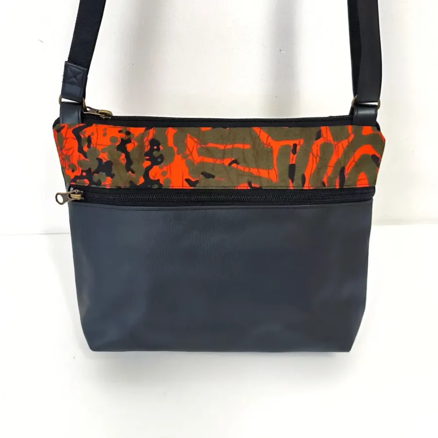 Moyenne pochette bandoulière vegan avec imprimé Splash orange – Image 6