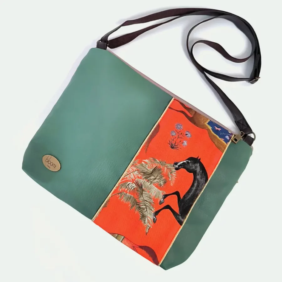 Moyenne pochette bandoulière vegan à bande Perses chevaux orange – Image 5