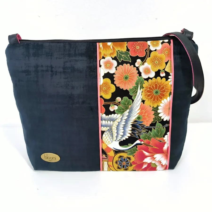 Moyenne pochette bandoulière vegan à bande Kushiro rose blush – Image 4
