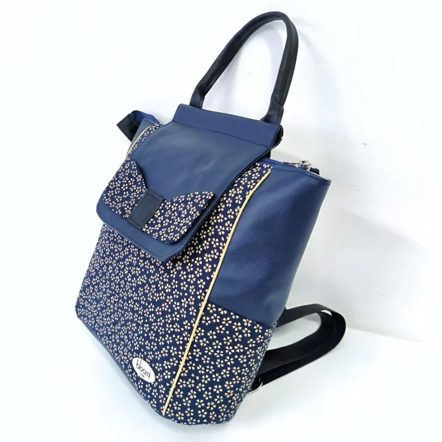 Petit sac à dos vegan Sakura bleu marine fleuri – Image 4
