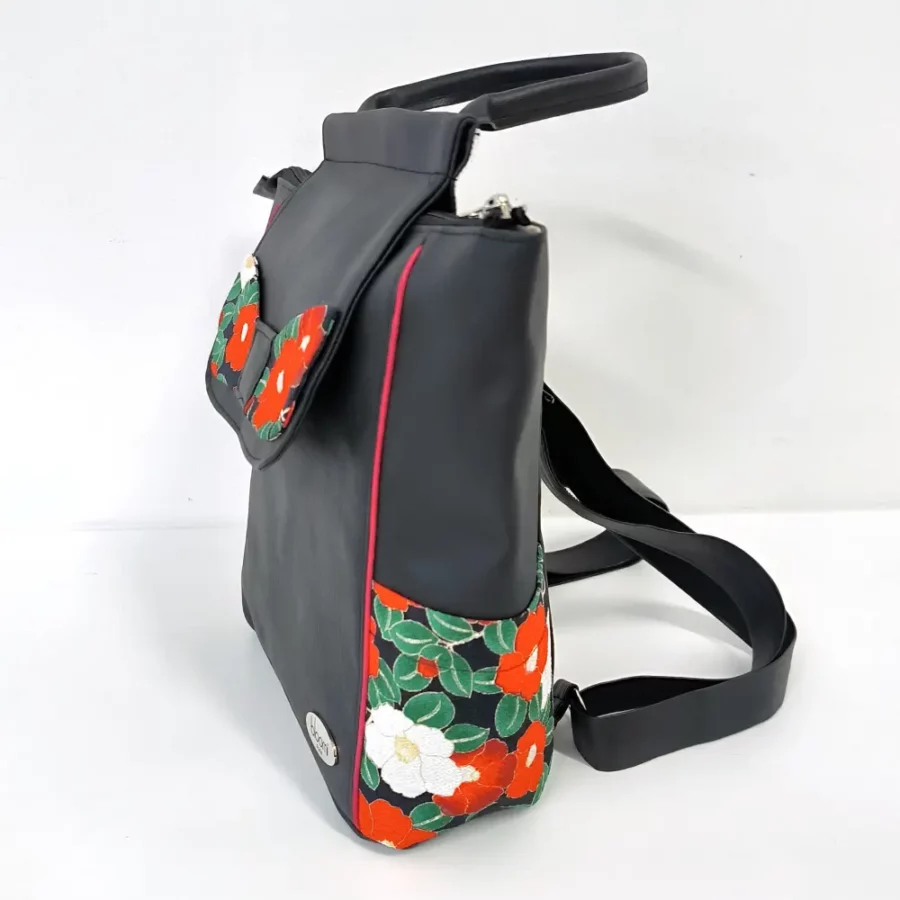 Petit sac à dos vegan noir avec des Coquelicots rouges – Image 3
