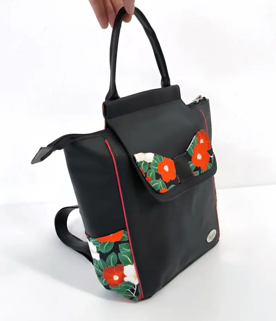 Petit sac à dos vegan noir avec des Coquelicots rouges – Image 4
