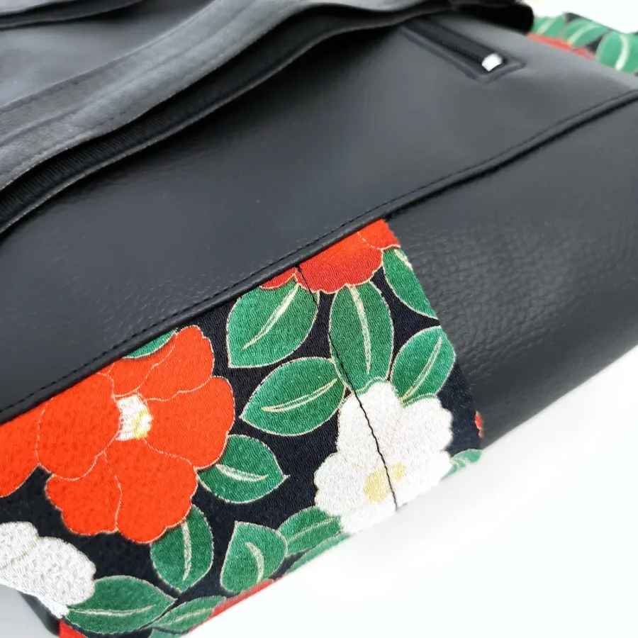 Petit sac à dos vegan noir avec des Coquelicots rouges – Image 5