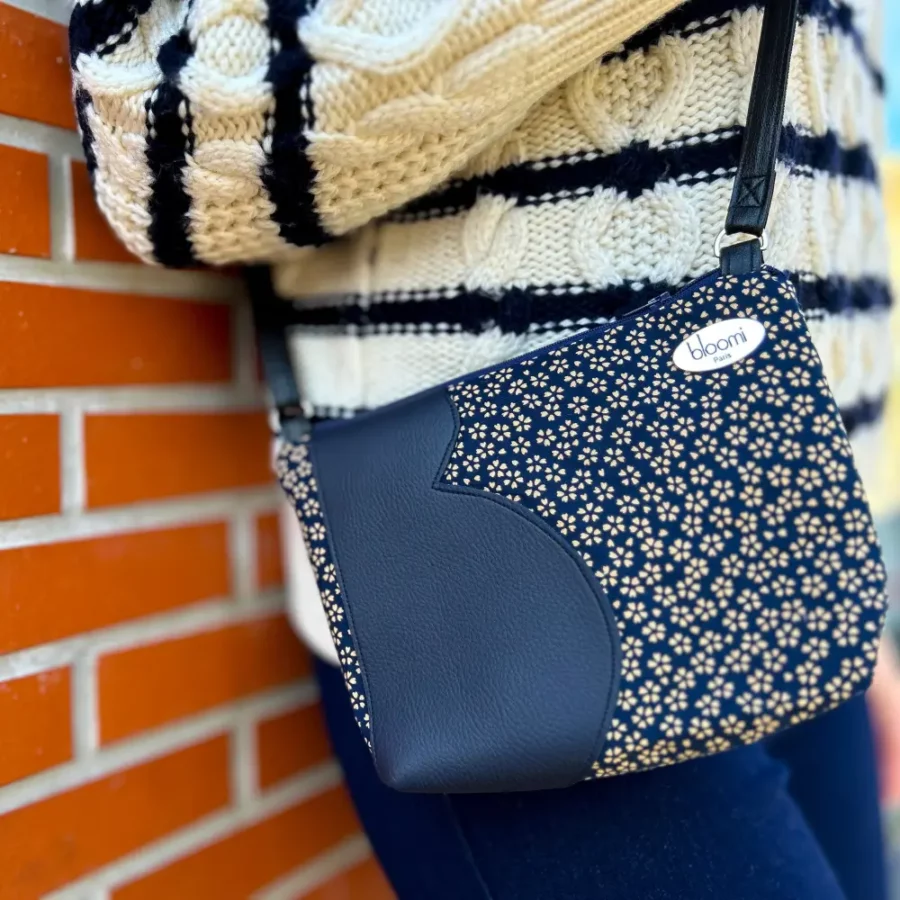 Petit sac en bandoulière vegan Sakura bleu marine – Image 4