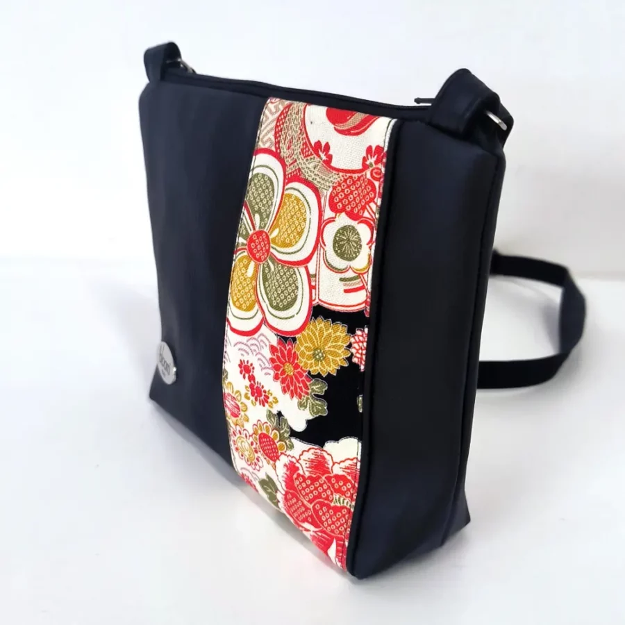Petit sac en bandoulière Kimono rouge et cuir vegan noir – Image 2