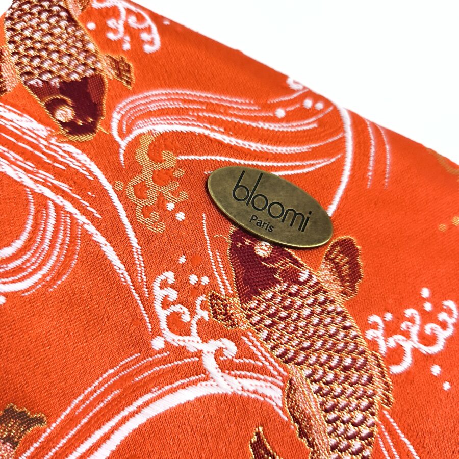 Portefeuille avec rabat aimanté carpes japonaises or et orangé en kimono précieux – Image 2