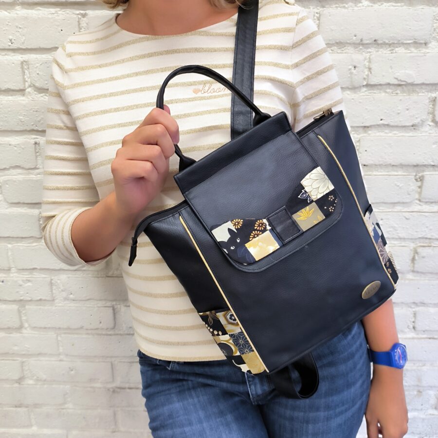 Petit sac à dos vegan noir avec motifs chats or et bleu – Image 6