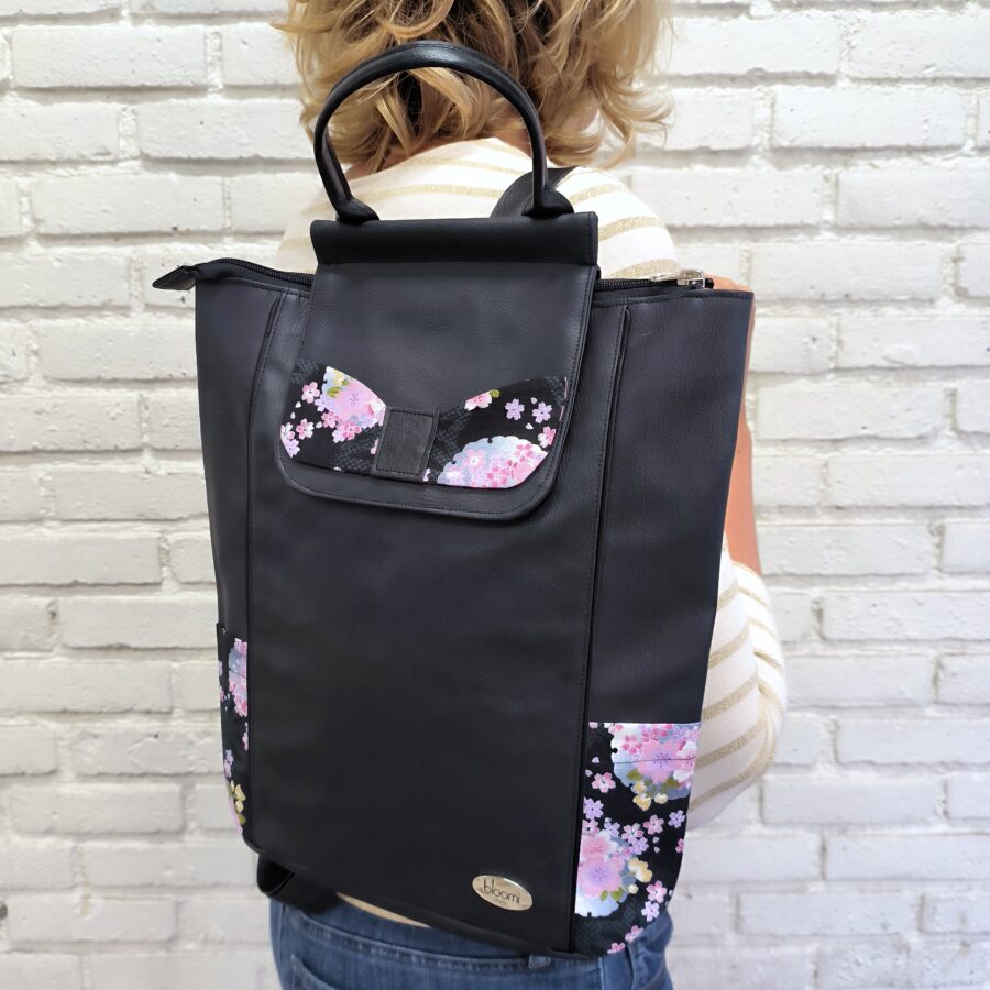 Grand sac à dos vegan fleurs de sakura mauve et noir