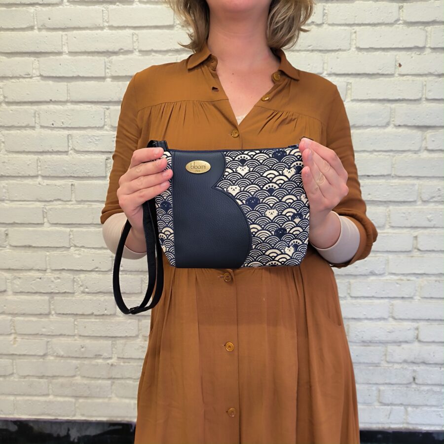 Petit sac bandoulière vegan marine avec Chats Bleu et vagues – Image 2