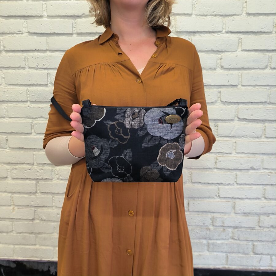 Petit sac vegan Fleurs japonaises Or noir – Image 2