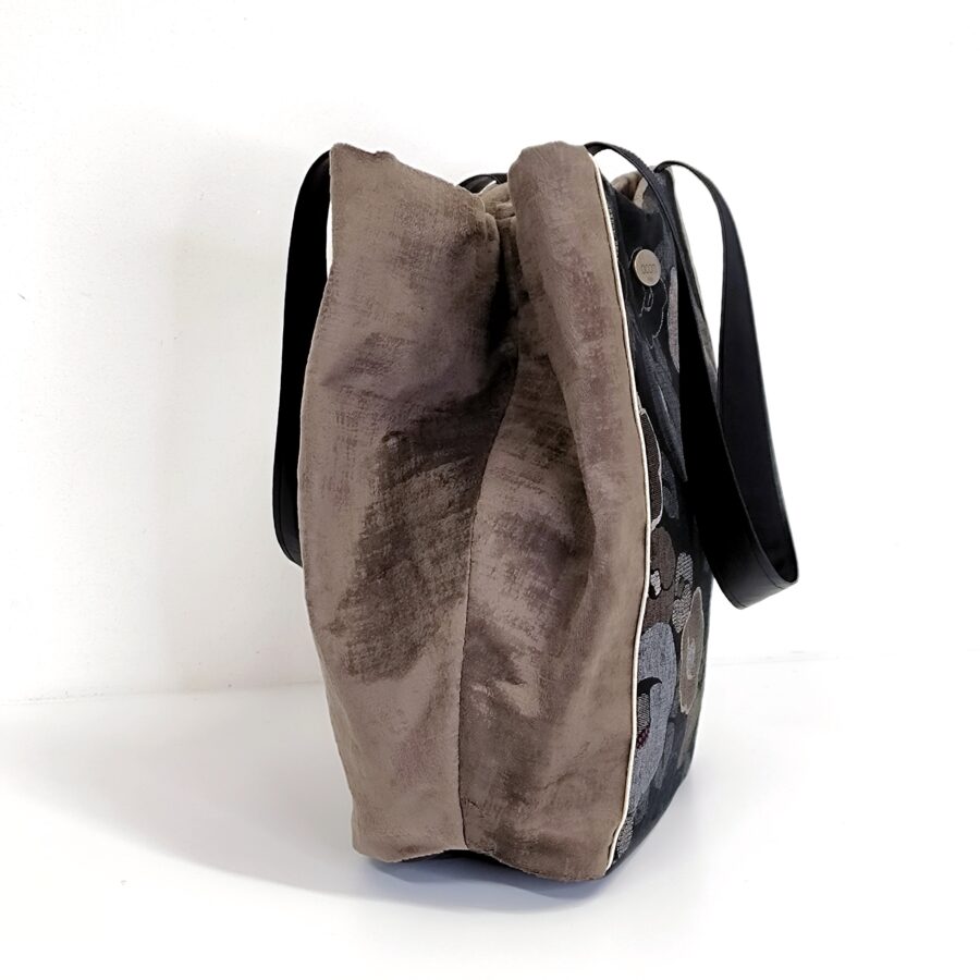 Panier 2-en-1 vegan en velours marron et kimono de Fleurs japonaises or et noir – Image 3