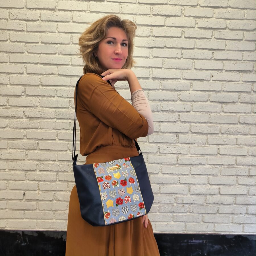 Tote Bag bandoulière vegan avec Têtes de chats or et bleu – Image 5