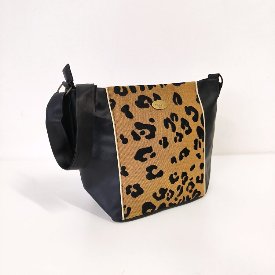 Sac moyen porté épaule et bandoulière en cuir vegan noir motifs Léopard