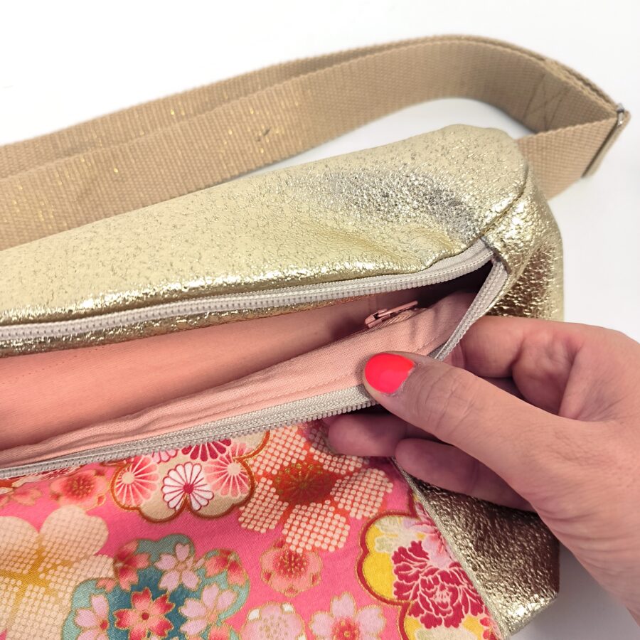 Banane moyenne en cuir vegan doré et kimono japonais sakura rose – Image 3