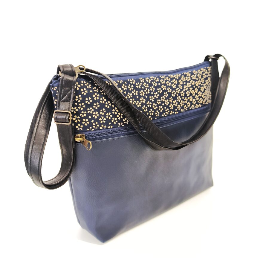 Moyenne pochette bandoulière marine à bande imprimée Sakura bleue – Image 5